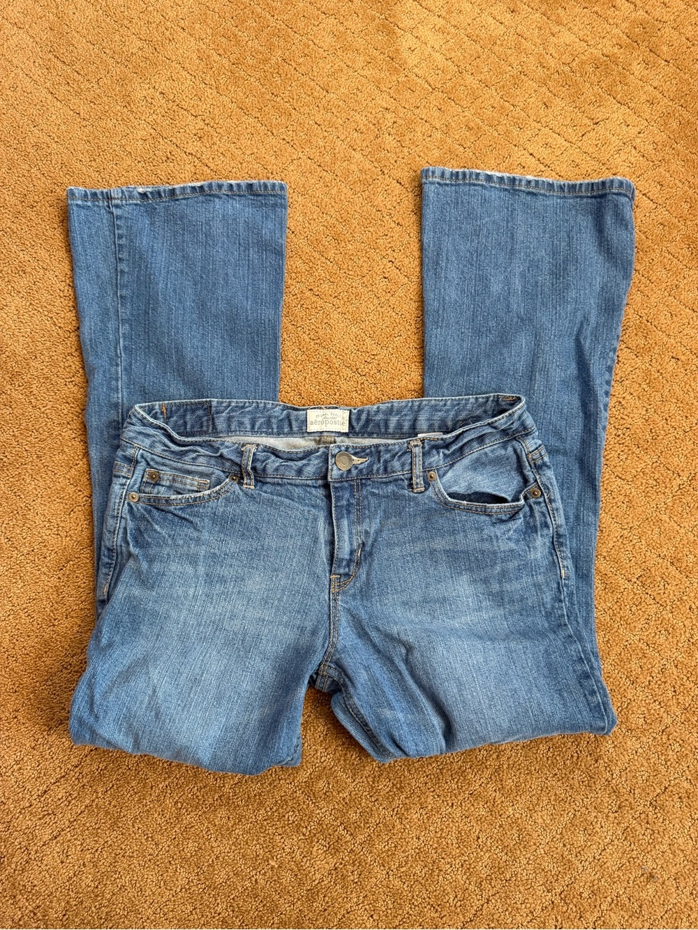 Aeropostale low rise medium wash flare jeans women’s size 11/12 short